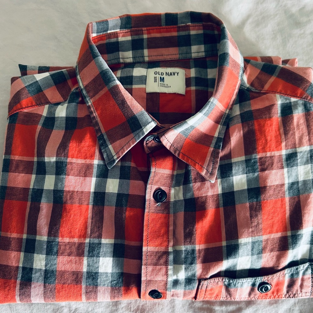 Old Navy Men's Red and Black Plaid Button Down Shirt Size Medium